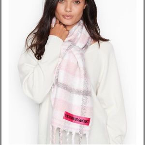 💕Victoria’s Secret Blush & Gray Plaid Scarf💕